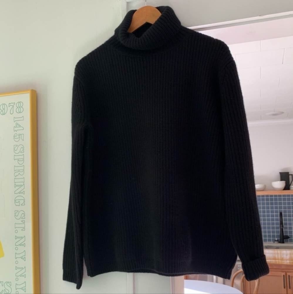 Jenni Kayne Cashmere Turtleneck Sweater Black Size Large/Medium Like New! HP🥳 - Picture 3 of 12